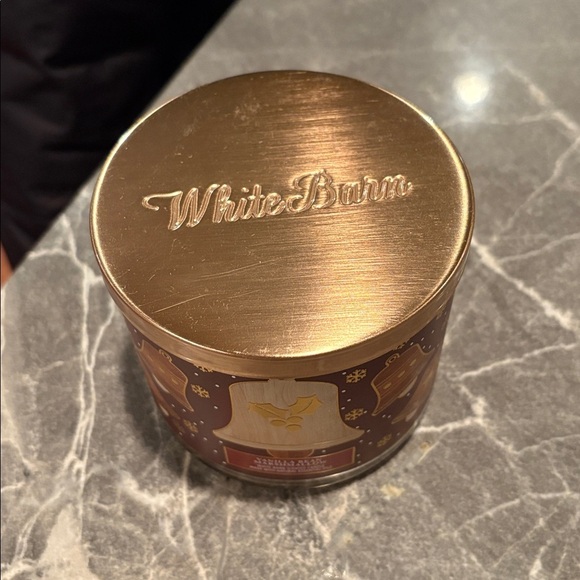 White Barn Vanilla Bean Marshmallow 3-Wick Candle NEW Cozy Scent - Picture 2 of 4